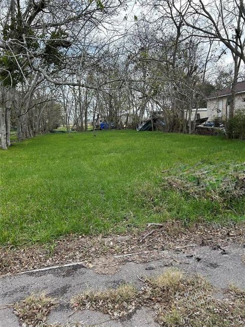 Photo of 209 Moutray Avenue, Wharton, TX 77488 (MLS # 36169287) Photo of 209 Moutray Avenue, Wharton, TX 77488 (MLS # 36169287)