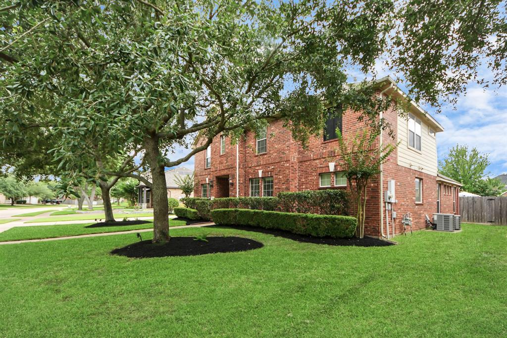 11401 Starlight Bay Street, Pearland, Texas image 4