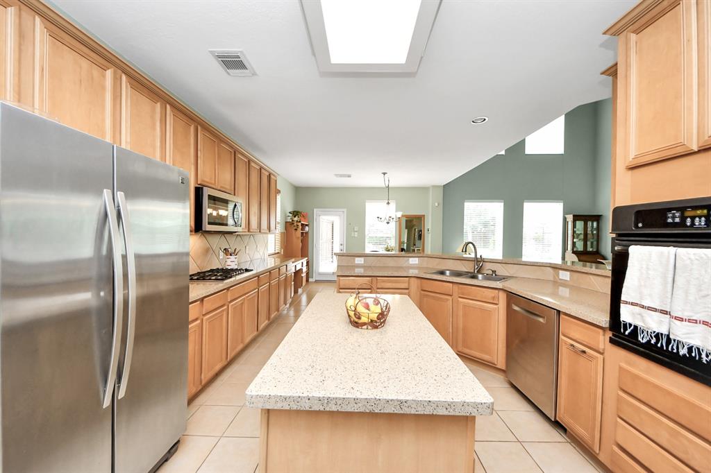 11401 Starlight Bay Street, Pearland, Texas image 13