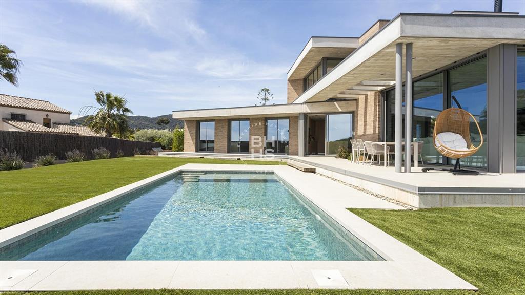 08348, Spain, 4 Bedrooms Bedrooms, ,3 BathroomsBathrooms,Residential,Active,181801