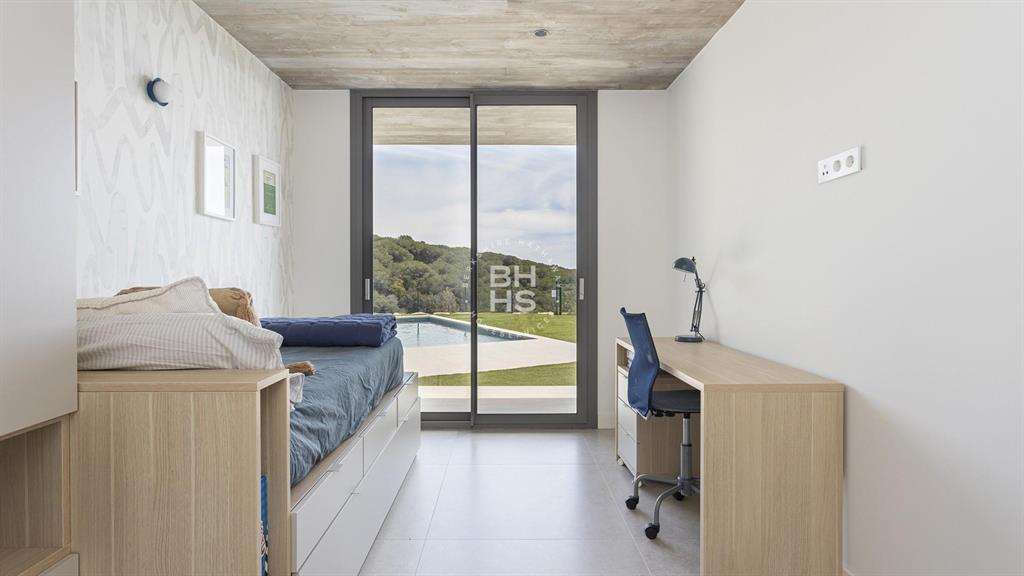 08348, Spain, 4 Bedrooms Bedrooms, ,3 BathroomsBathrooms,Residential,Active,181801