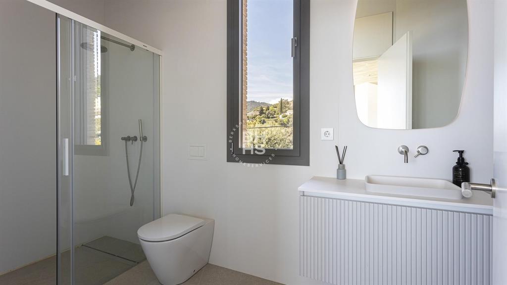 08348, Spain, 4 Bedrooms Bedrooms, ,3 BathroomsBathrooms,Residential,Active,181801