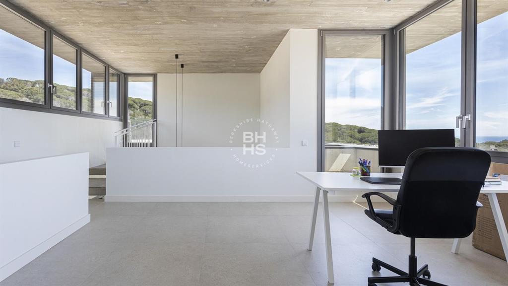 08348, Spain, 4 Bedrooms Bedrooms, ,3 BathroomsBathrooms,Residential,Active,181801