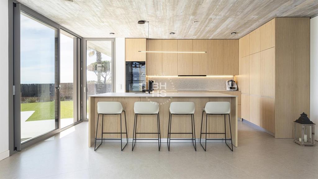 08348, Spain, 4 Bedrooms Bedrooms, ,3 BathroomsBathrooms,Residential,Active,181801