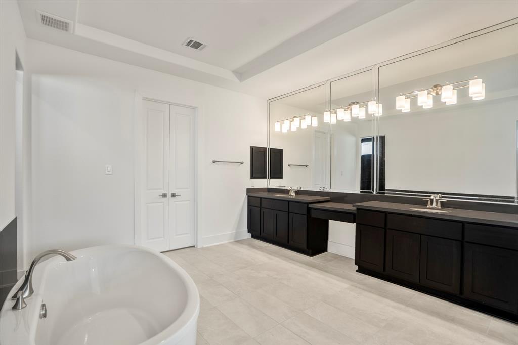 1307 Crown Forest Drive, Missouri City, Texas image 26