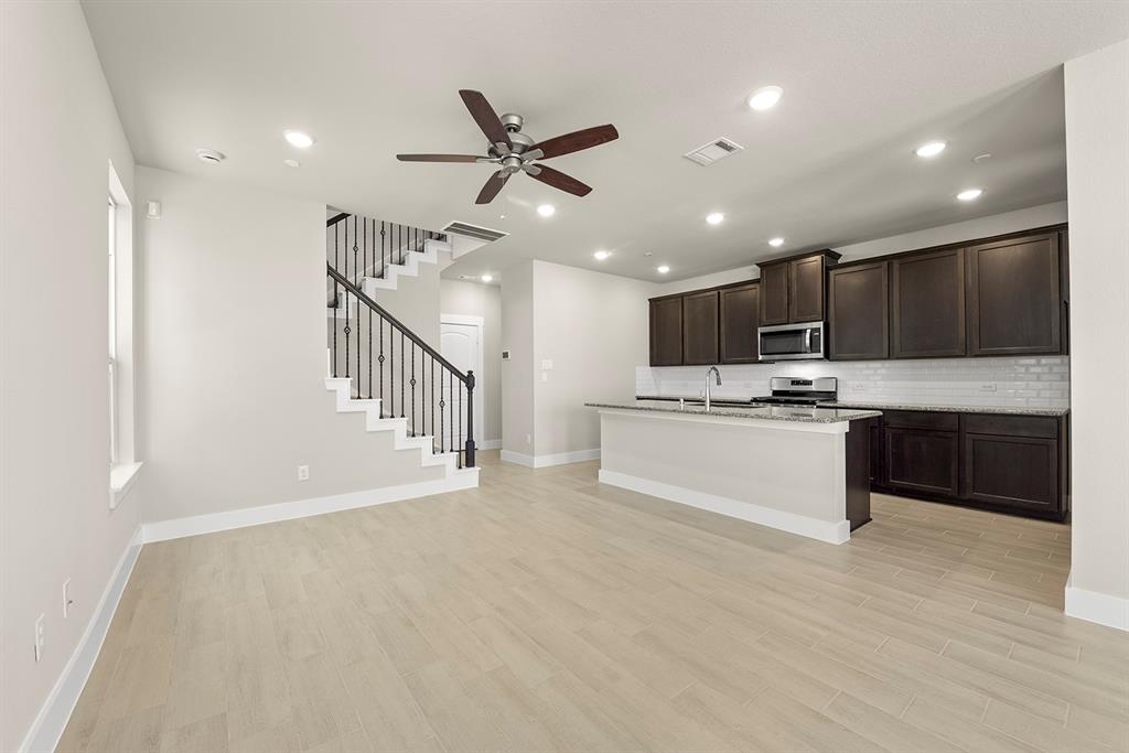 2770 Mariposa Creek Drive, Rosharon, Texas image 4