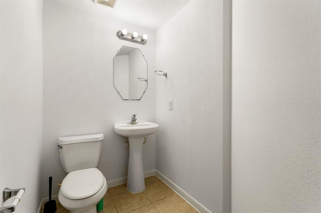1810 Candle Light Court, Sugar Land, Texas image 10