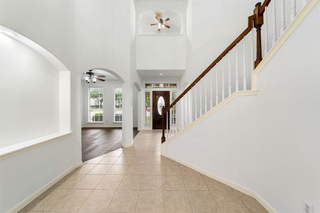 1810 Candle Light Court, Sugar Land, Texas image 9