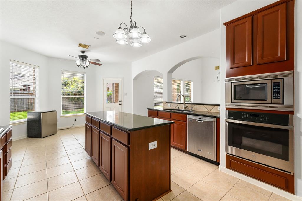 1810 Candle Light Court, Sugar Land, Texas image 16
