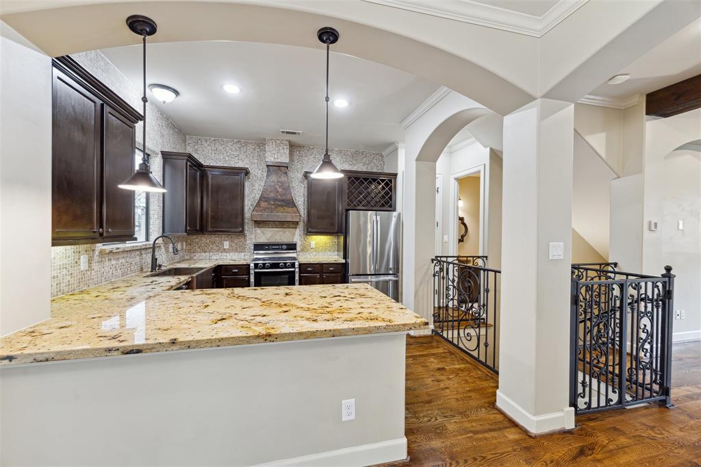 2304 Couch Street, Houston, Texas image 9
