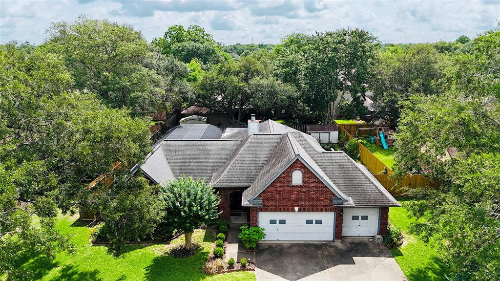 53 S Calla Lily Court, Lake Jackson, Texas image 2