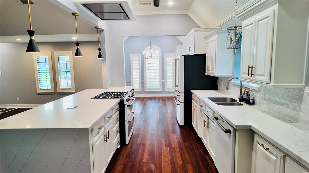 53 S Calla Lily Court, Lake Jackson, Texas image 7