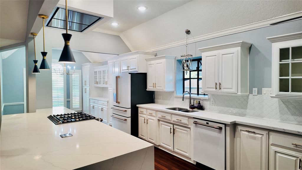 53 S Calla Lily Court, Lake Jackson, Texas image 12