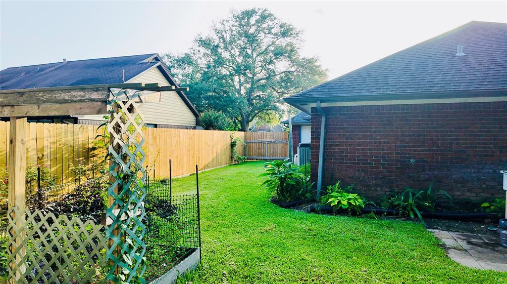 53 S Calla Lily Court, Lake Jackson, Texas image 24