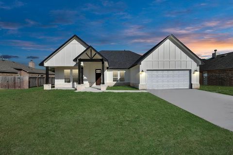 Single Family Residence in West Columbia TX 2535 Turberry Drive.jpg