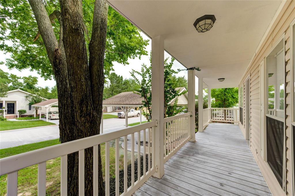 10011 Summerberry Lane, Tomball, Texas image 3