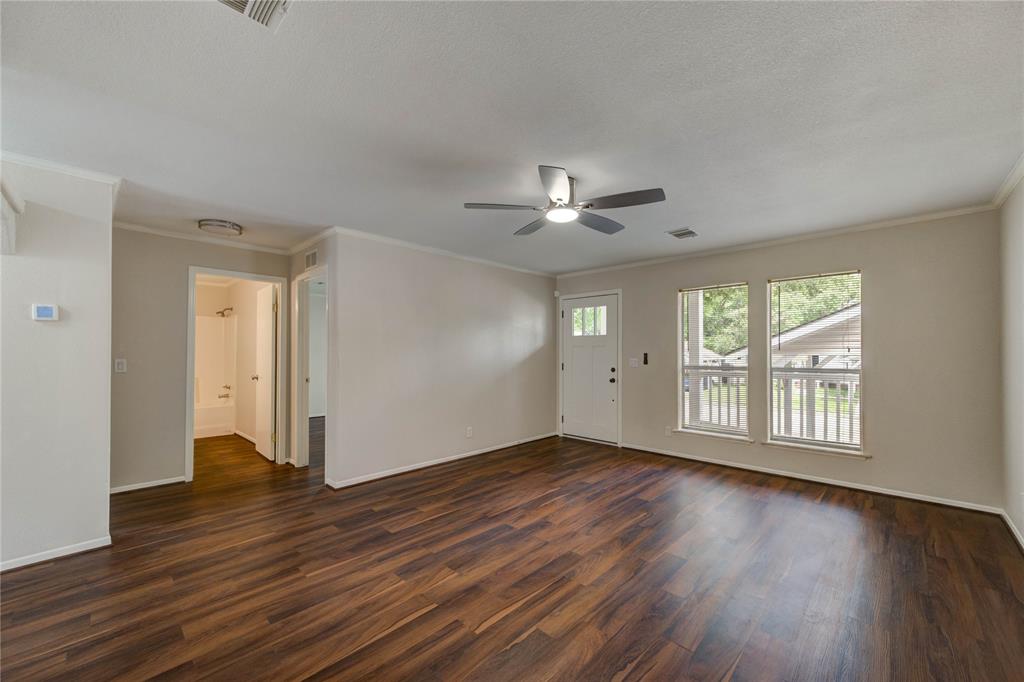 10011 Summerberry Lane, Tomball, Texas image 5