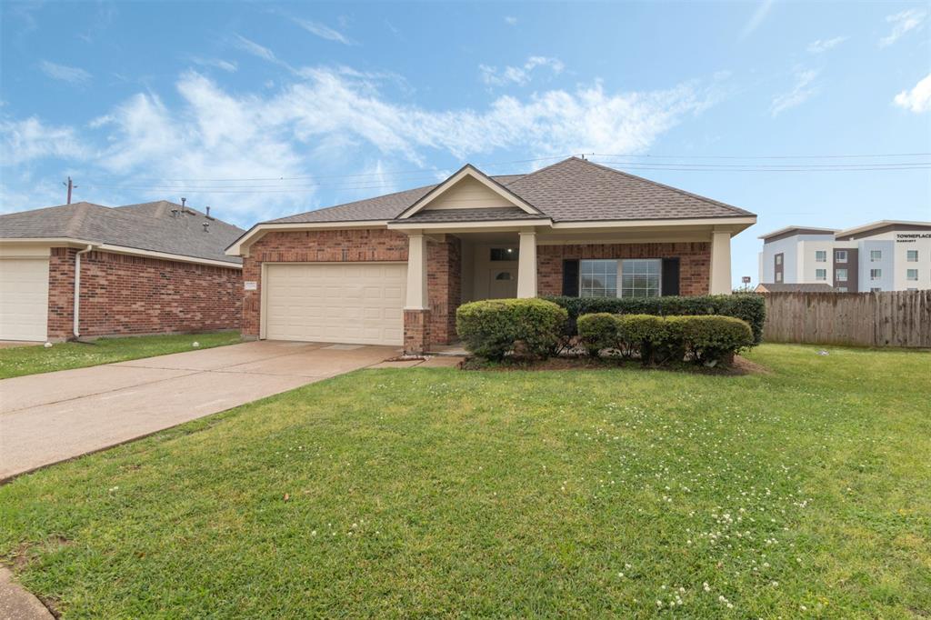 5206 Fairtide Drive, Baytown, Texas image 3