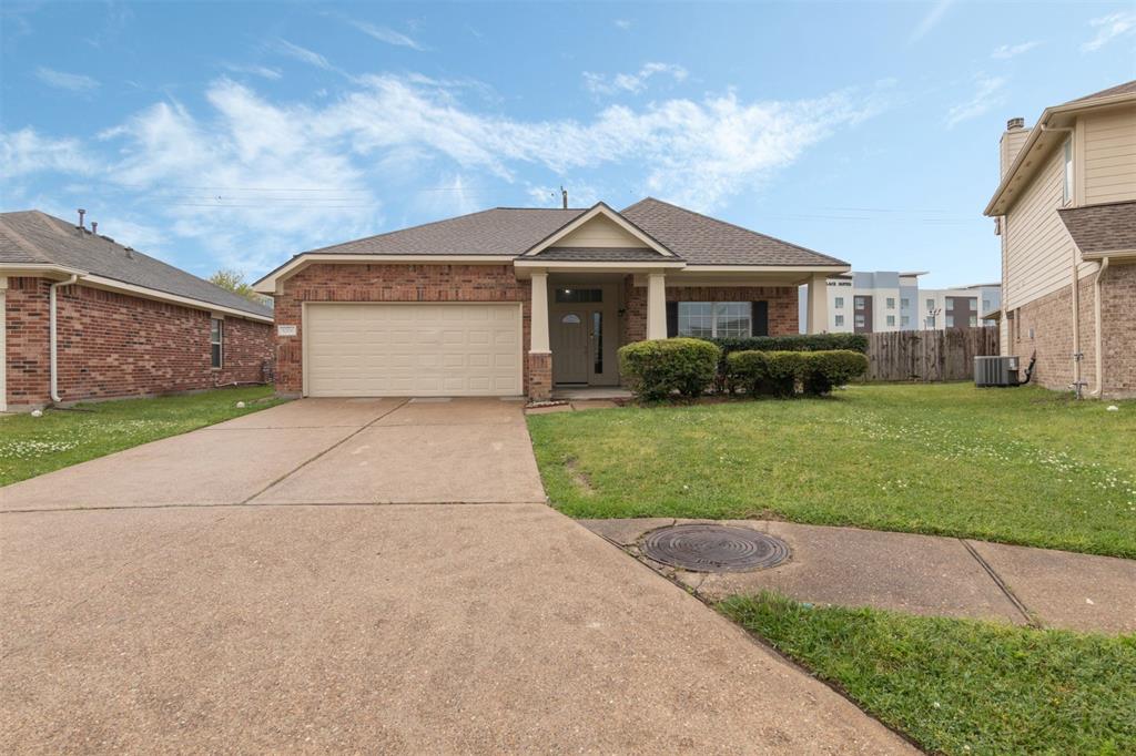 5206 Fairtide Drive, Baytown, Texas image 1