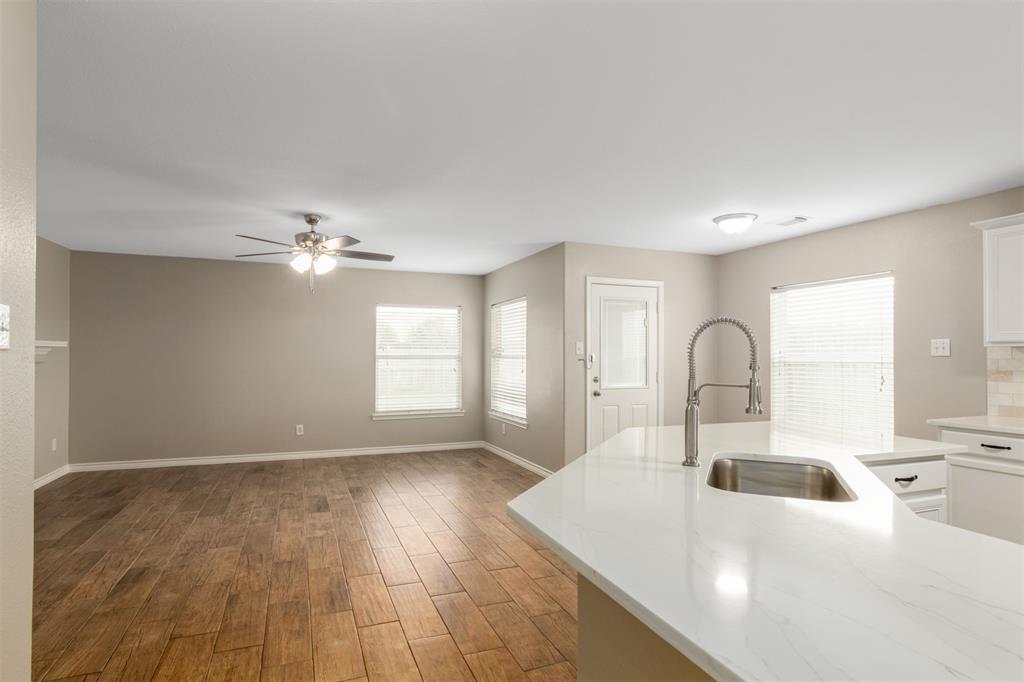 5206 Fairtide Drive, Baytown, Texas image 7