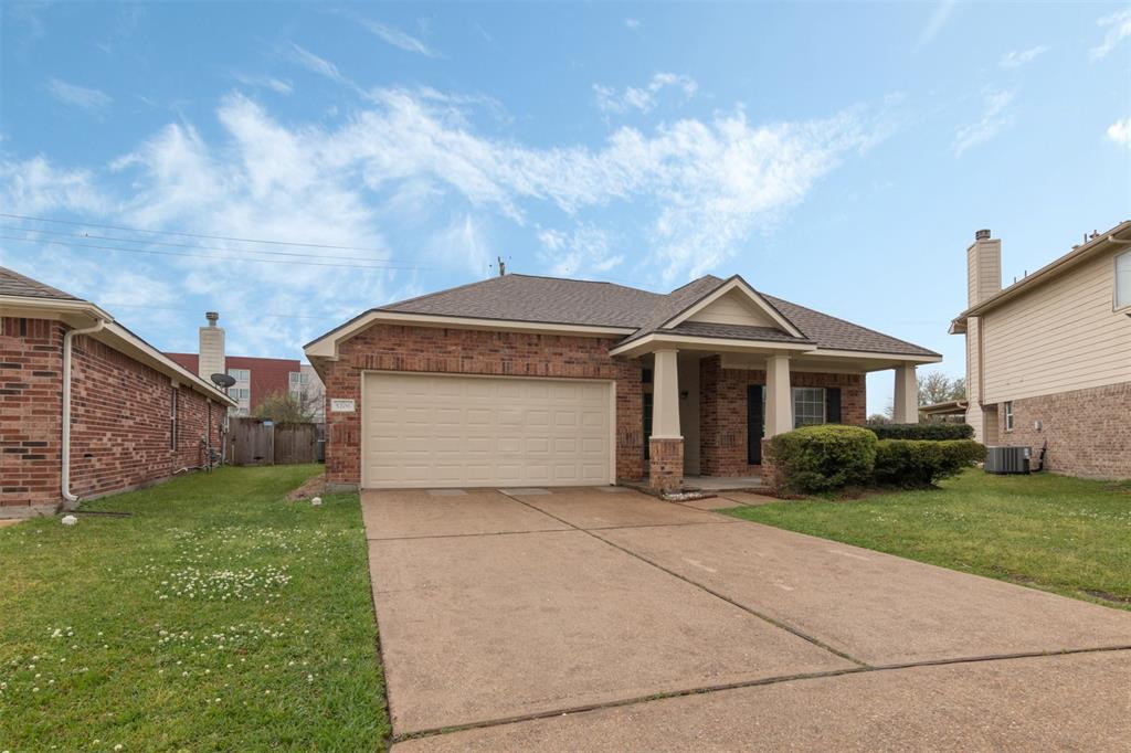 5206 Fairtide Drive, Baytown, Texas image 2