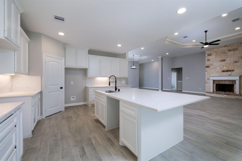 307 Grand View, Huntsville, Texas image 8