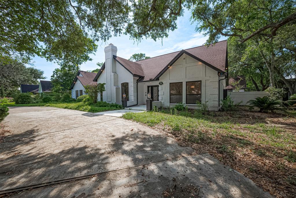 702 Pine Hollow Drive