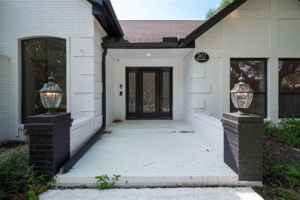 702 Pine Hollow Drive