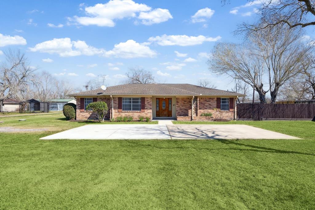 17019 Mclean Road, Pearland, Texas image 1