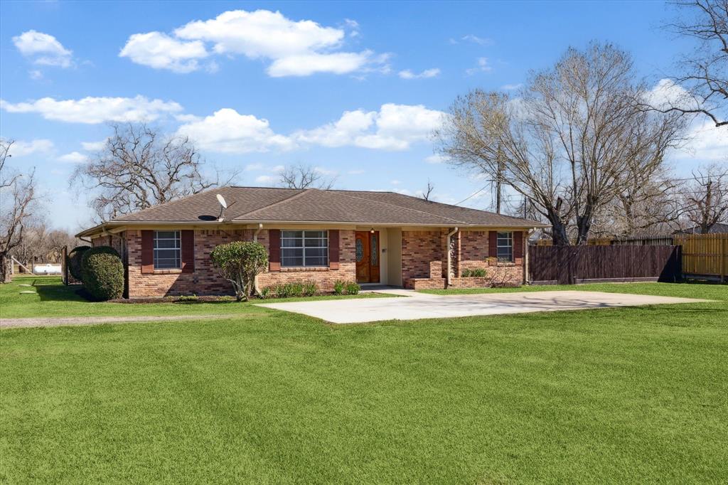 17019 Mclean Road, Pearland, Texas image 2