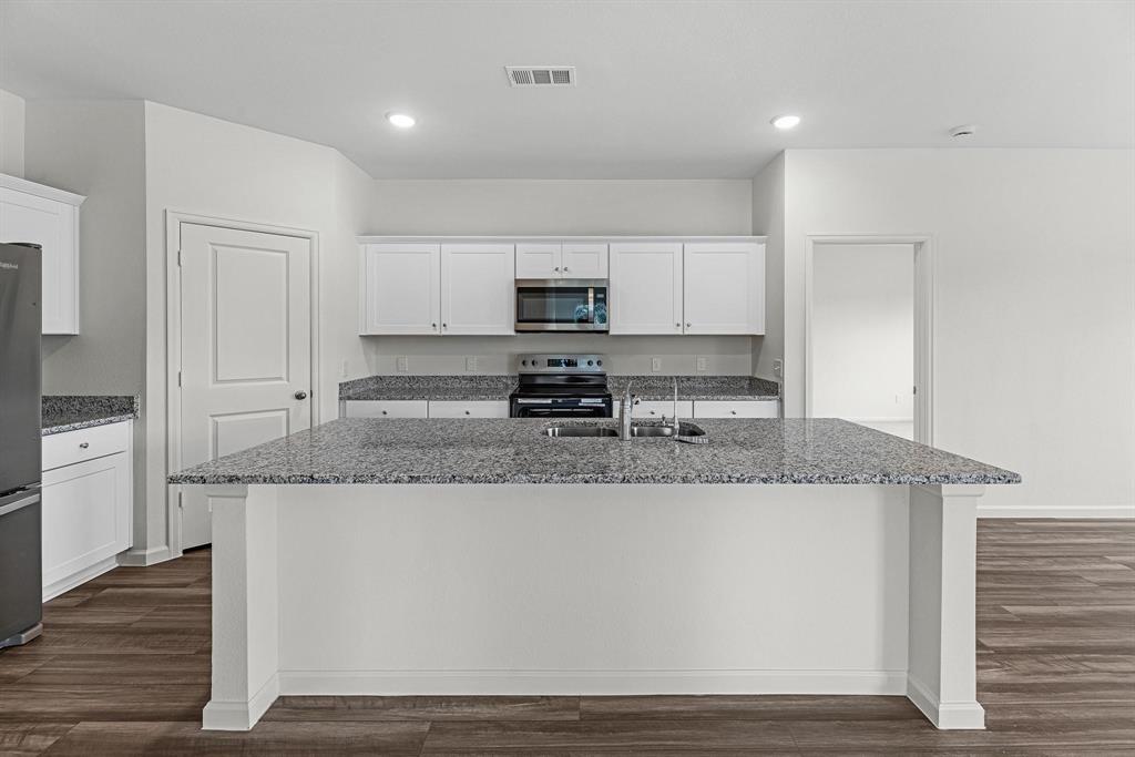 21481 Hawthorne Prairie Drive, New Caney, Texas image 3