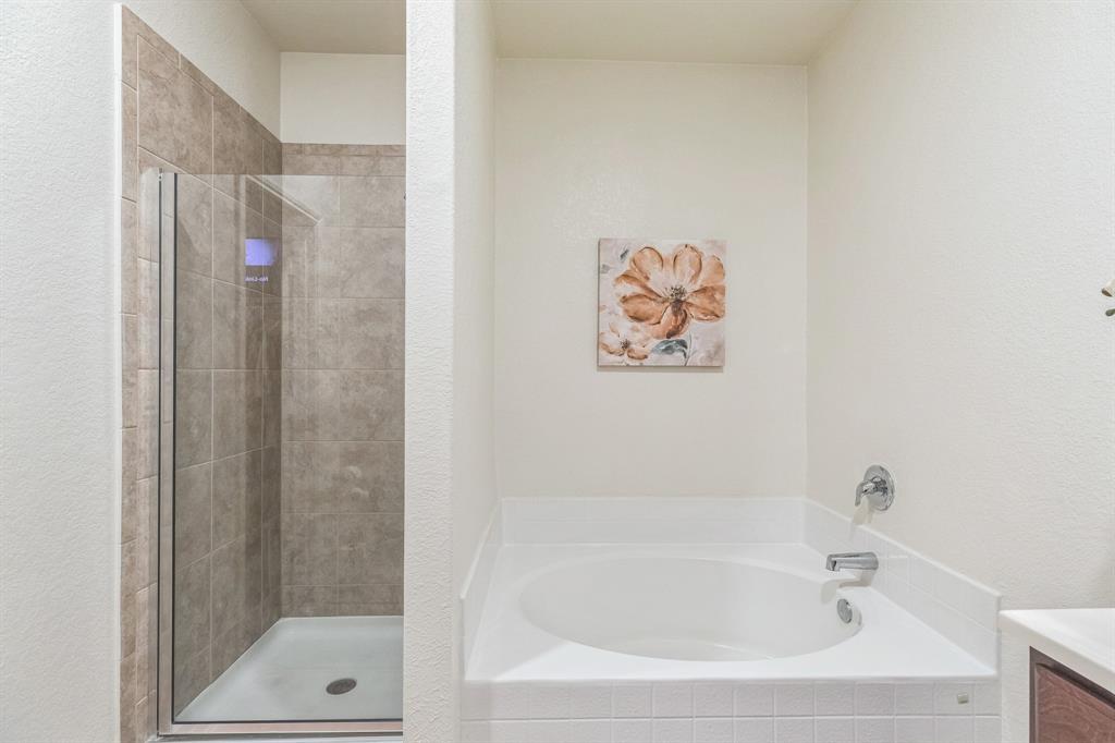 9526 Opal Gates Drive, Rosharon, Texas image 25