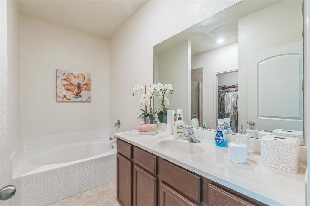 9526 Opal Gates Drive, Rosharon, Texas image 24