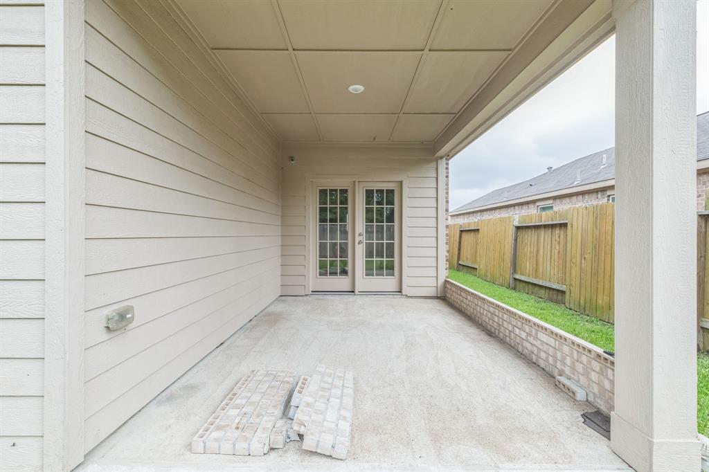 9526 Opal Gates Drive, Rosharon, Texas image 5