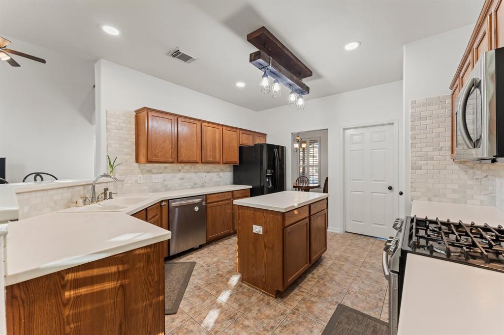 11 Snow Woods Court, The Woodlands, Texas image 10