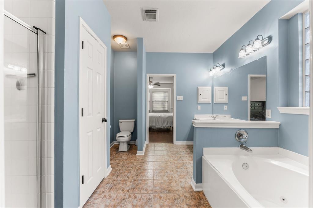 11 Snow Woods Court, The Woodlands, Texas image 17