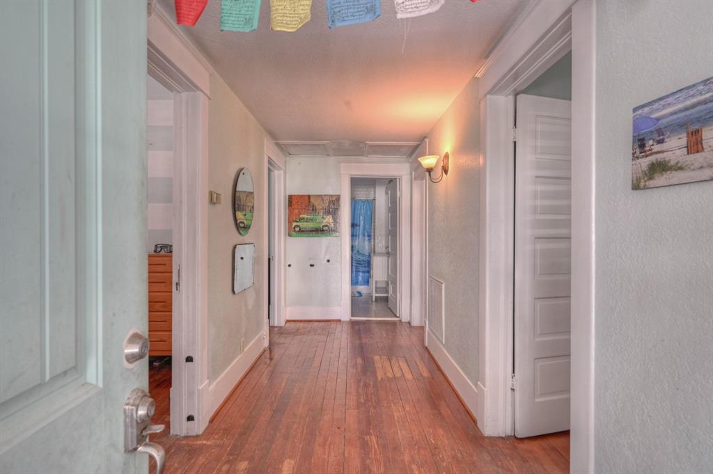 3115 Avenue P 1/2, Galveston, Texas image 3