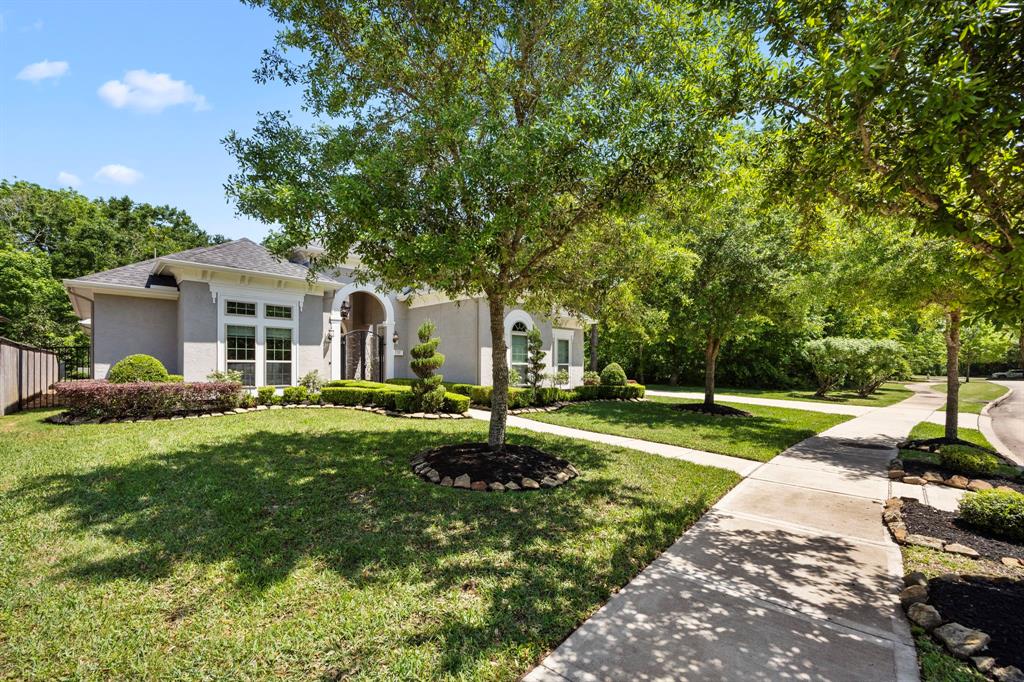 22 Aviano Circle, Missouri City, Texas image 2