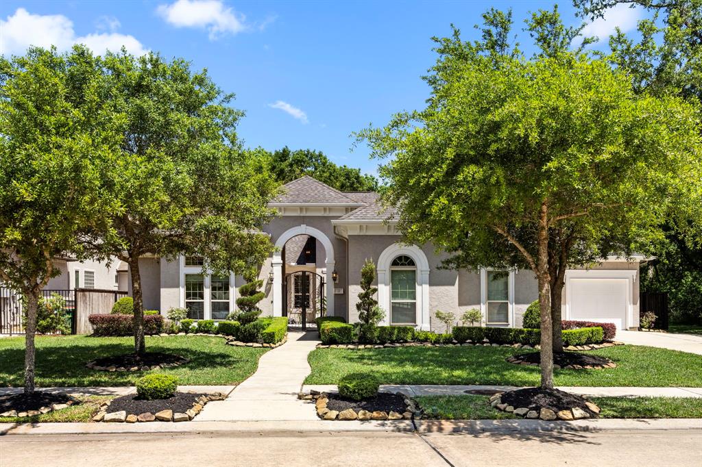 22 Aviano Circle, Missouri City, Texas image 1
