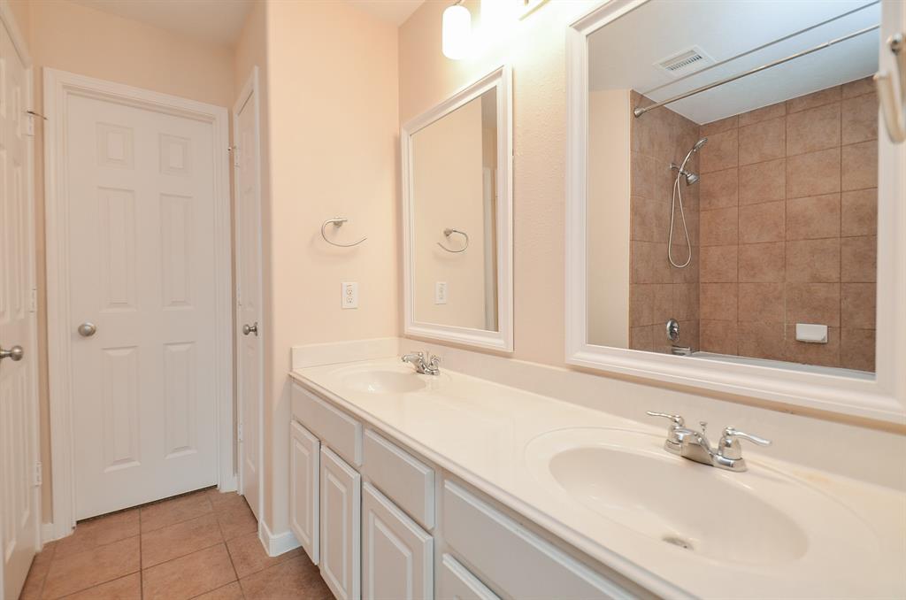 18724 Cypress Loch Drive, Spring, Texas image 13