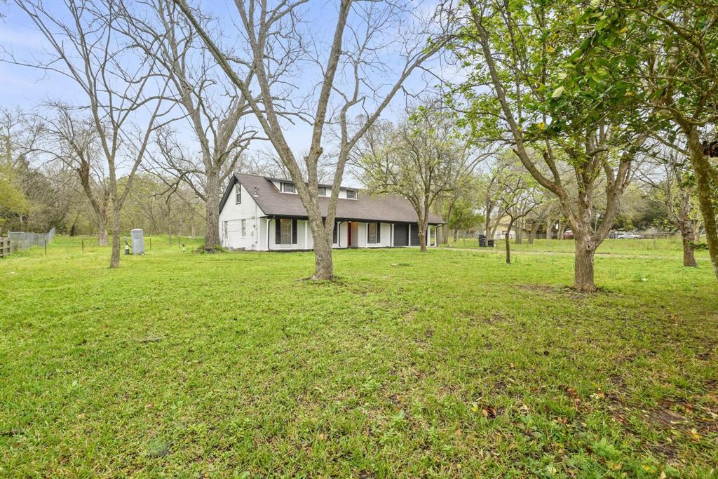 12247 Oakline Drive, Brookside Village, Texas image 31