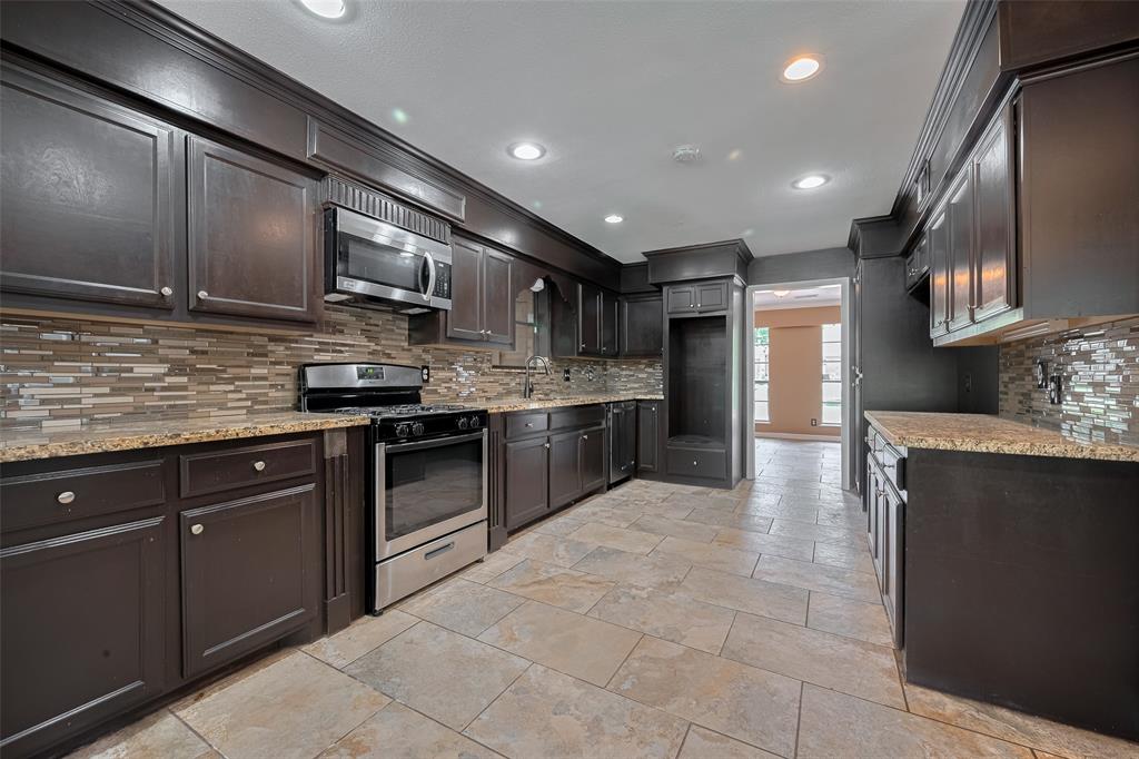 15509 Lakeview Drive, Jersey Village, Texas image 2