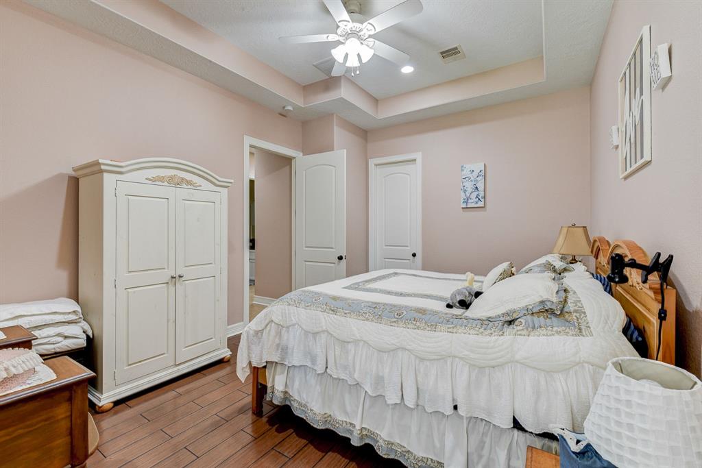 5603 Forest Cove Drive, Dickinson, Texas image 18
