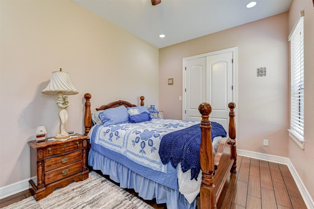 5603 Forest Cove Drive, Dickinson, Texas image 22