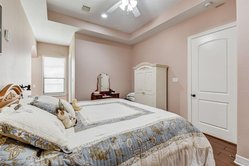 5603 Forest Cove Drive, Dickinson, Texas image 17