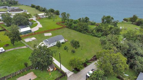 609 Avenue D Highlands TX 77562