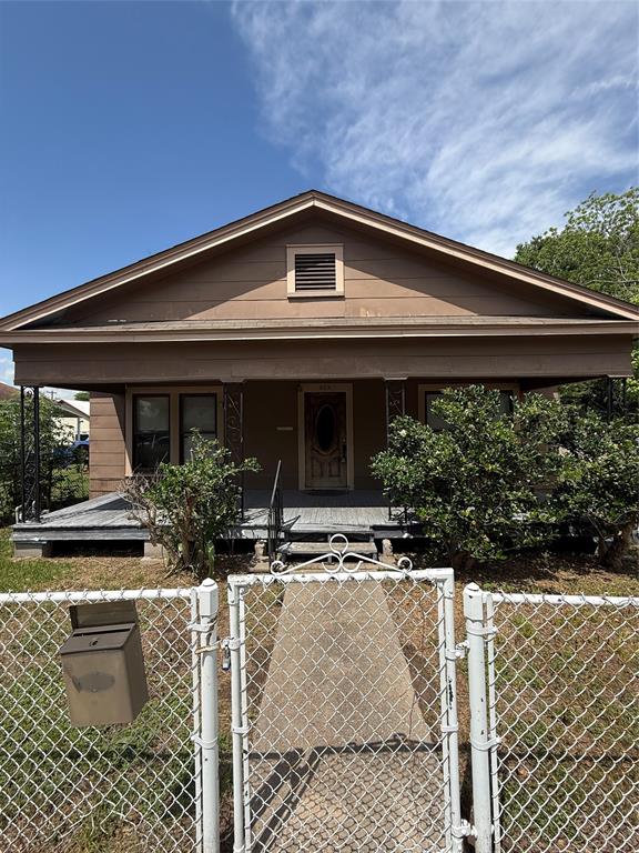 222 E Adoue Street, Baytown, Texas image 1