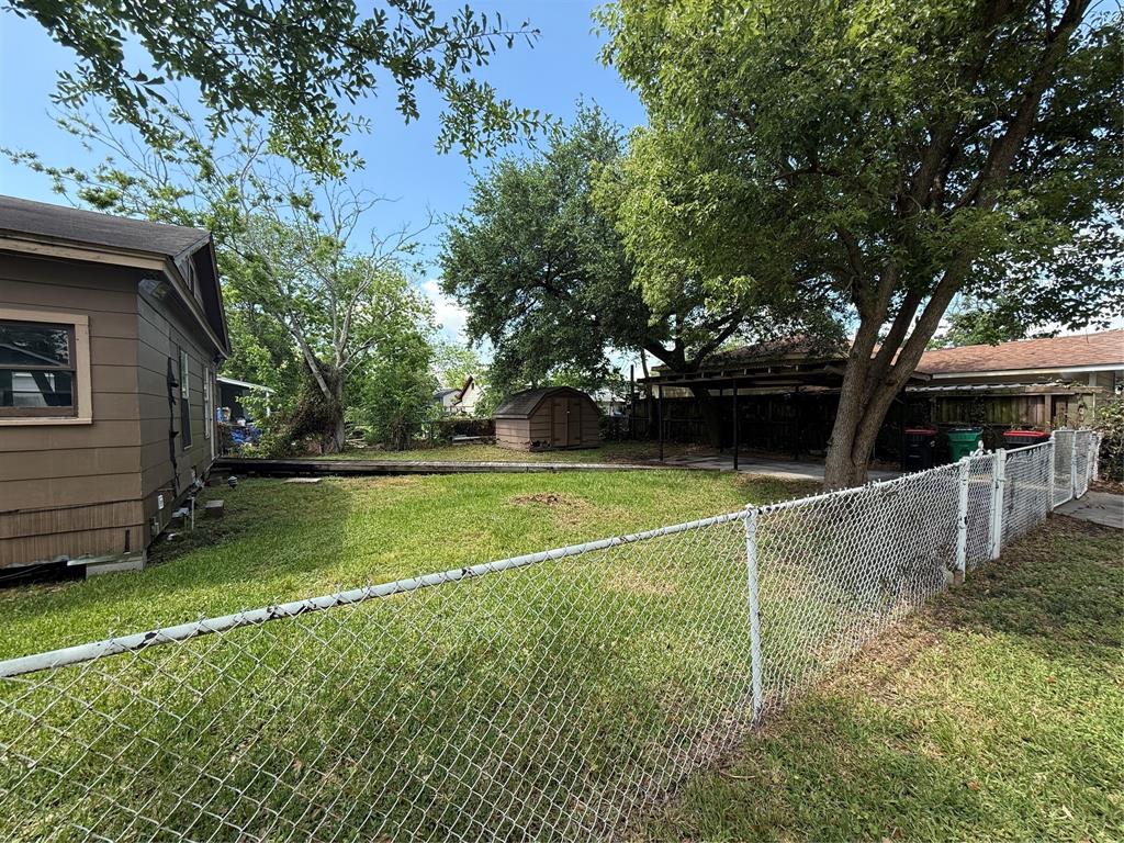 222 E Adoue Street, Baytown, Texas image 5