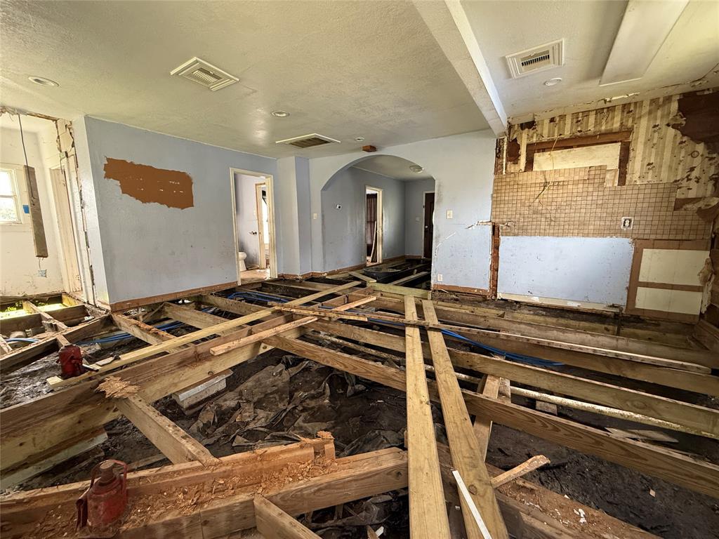 222 E Adoue Street, Baytown, Texas image 7