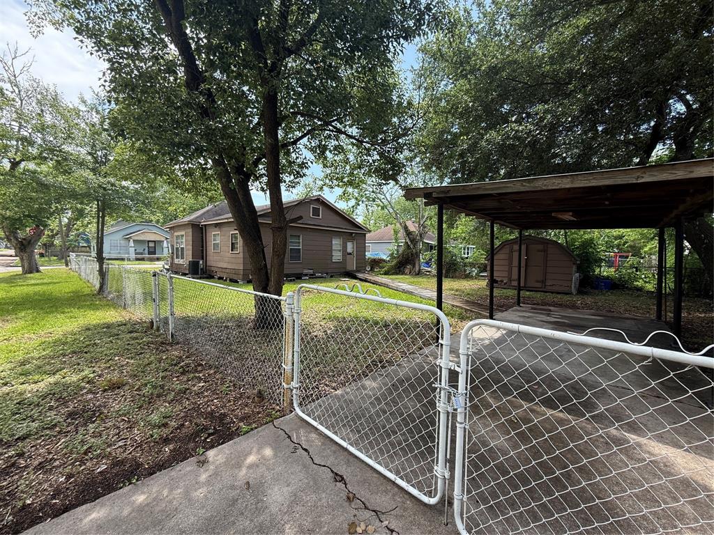222 E Adoue Street, Baytown, Texas image 6